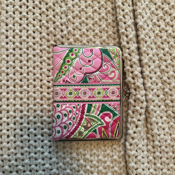 Vera Bradley Pinwheel Pink Photo Album Clutch *Retired Pattern* - Picture 1 of 2
